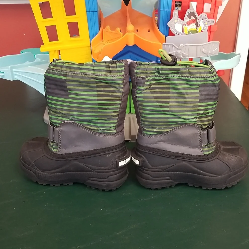 NWT Columbia Kids Green & Black Striped Winter Boots - Size 9